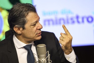 Isen&ccedil;&atilde;o do Imposto de Renda significa um 14&ordm; sal&aacute;rio aos trabalhadores, afirma Fernando Haddad
