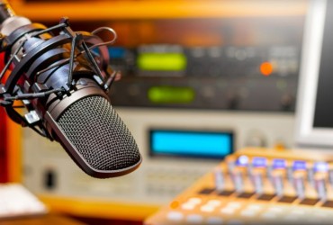 Intelig&ecirc;ncia artificial gera 50 mil m&uacute;sicas por dia e refor&ccedil;a desafio do r&aacute;dio como curador musical