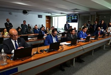 Proposta aprovada na reuni&atilde;o desta ter&ccedil;a segue para a Comiss&atilde;o de Constitui&ccedil;&atilde;o e Justi&ccedil;a - Foto: Saulo Cruz/Ag&ecirc;ncia Senado